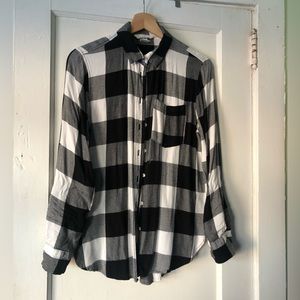 H&M checkered black and white button up shirt